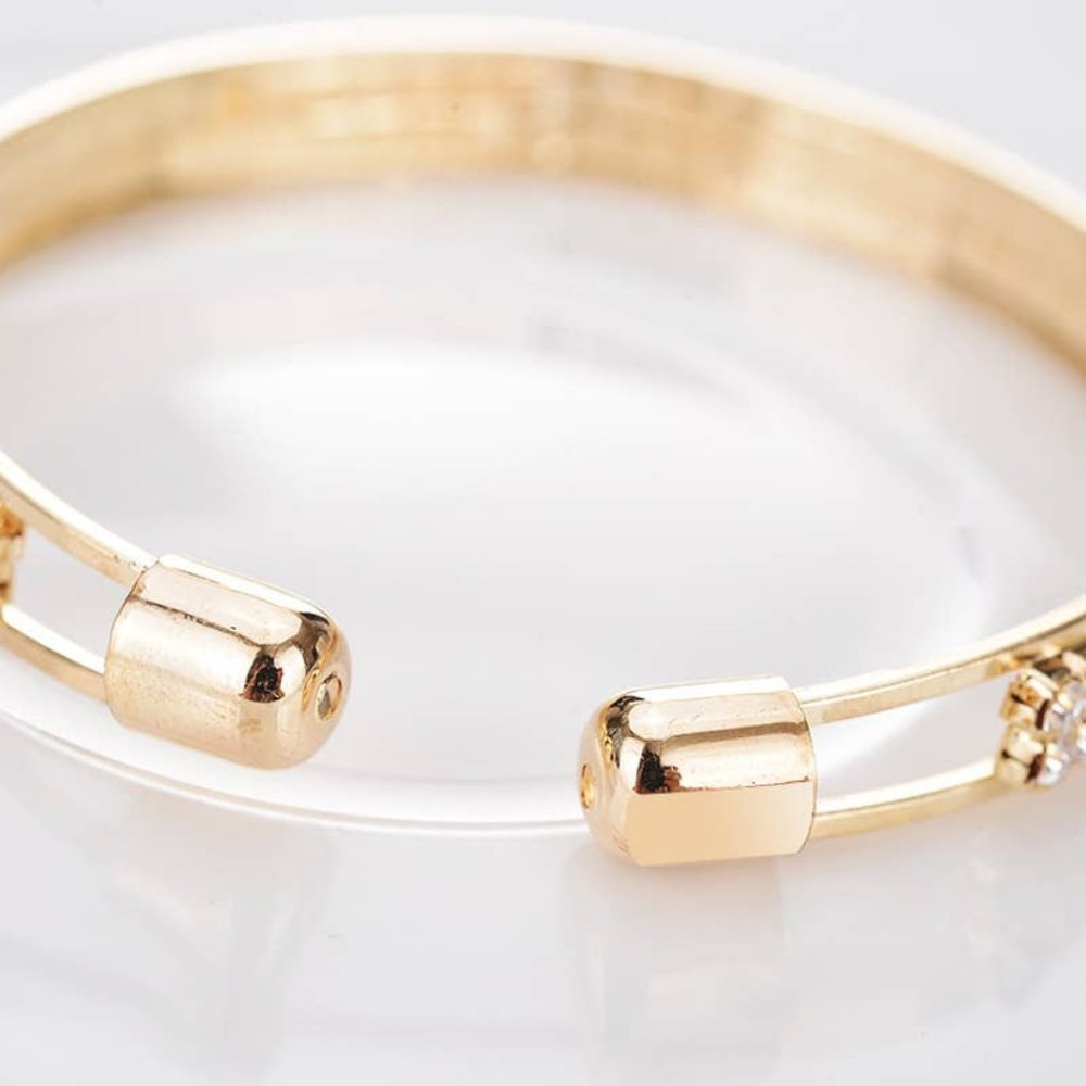 Fashionable diamond-studded open bracelet